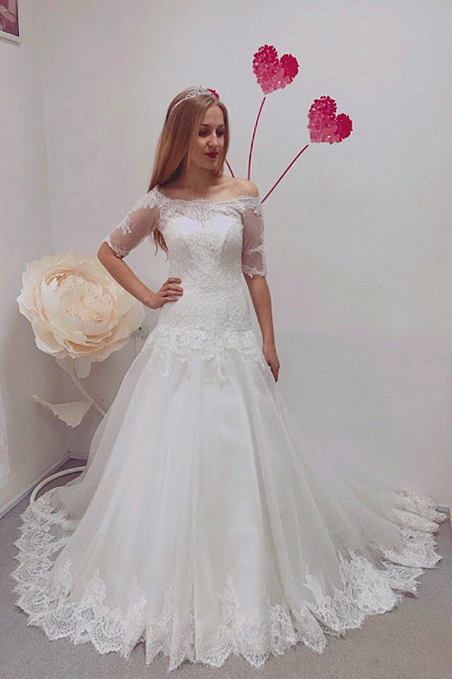 Кружевное свадебное платье недорого